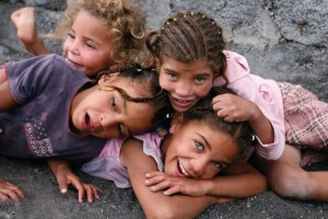 119575-cha-das-caldeiras-de-jeunes-soeurs-jouent-apres