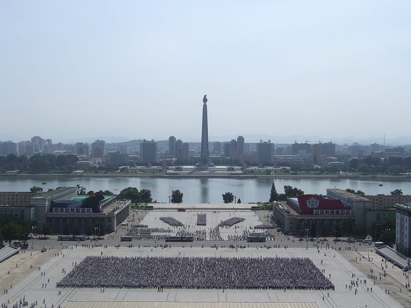 800px-Practising_a_torch_march_on_Kim_il-sung_square_11