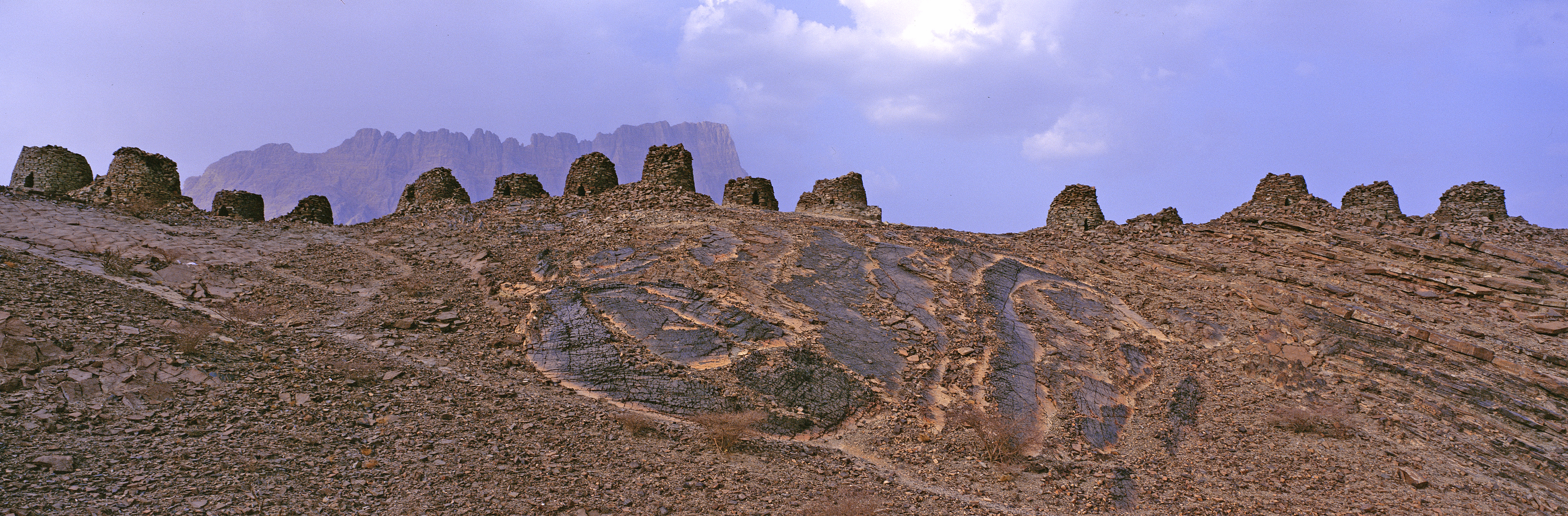 Beehive_Tombs,_Qubur_Juhhal_at_Al_Ayn,_Oman