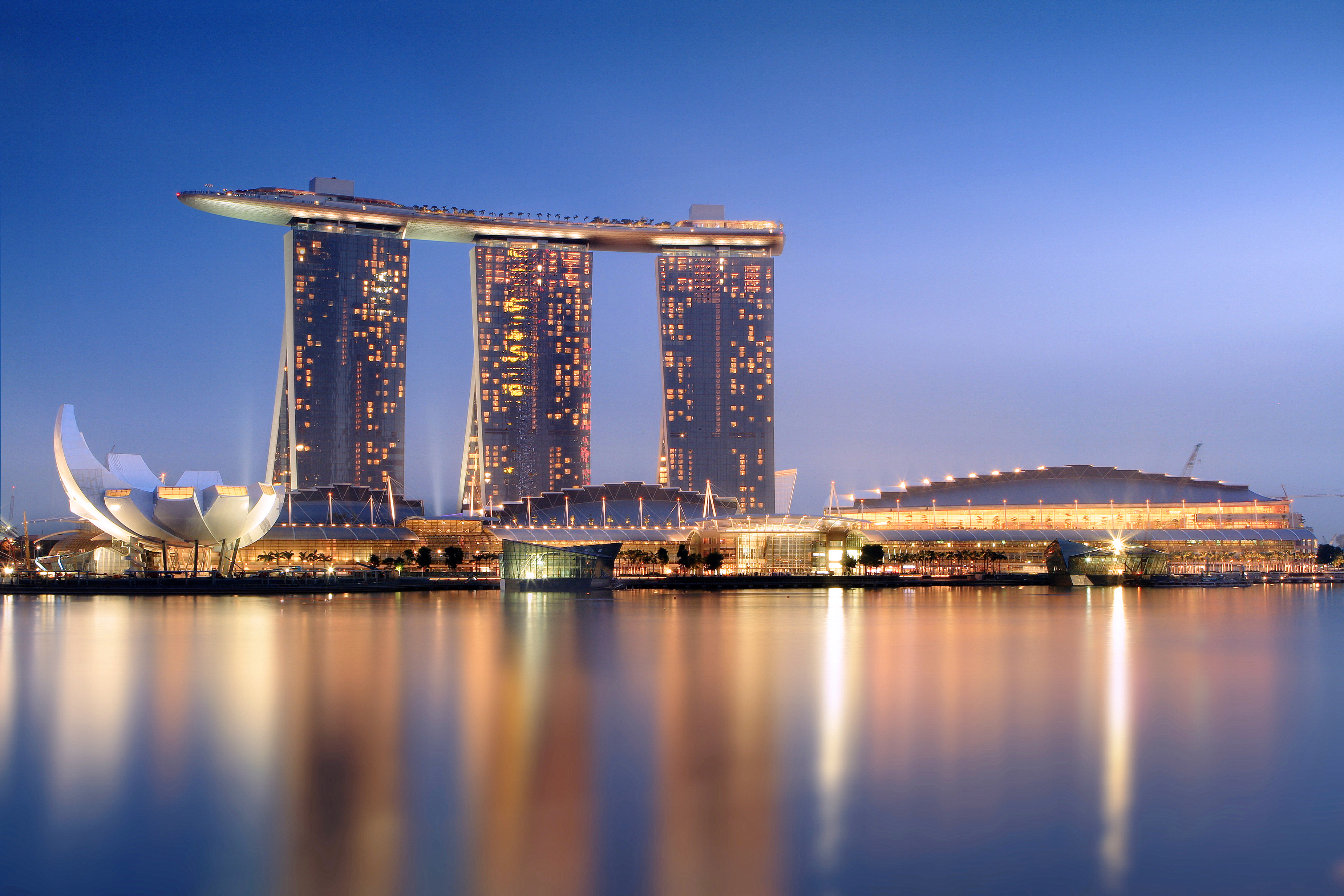 Marina_Bay_Sands_in_the_evening_-_20101120