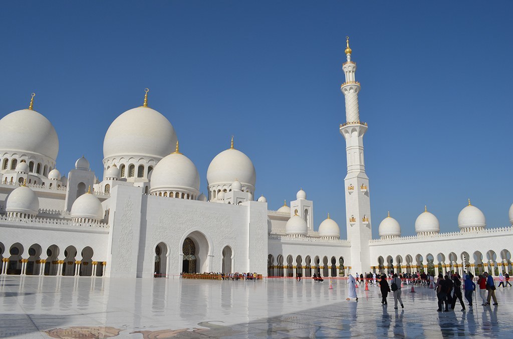 Sheikh-Zayed-Grand-Mosque-in-Dubai