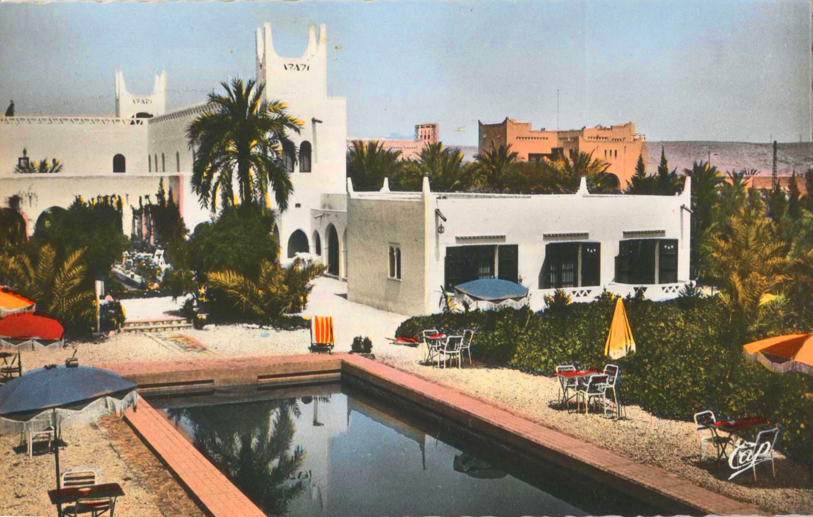 Photo d'archive : GHARDAIA La Piscine et l'Hôtel Transatlantique en 1960