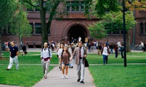 etats unis Harvard-students-leaving--007