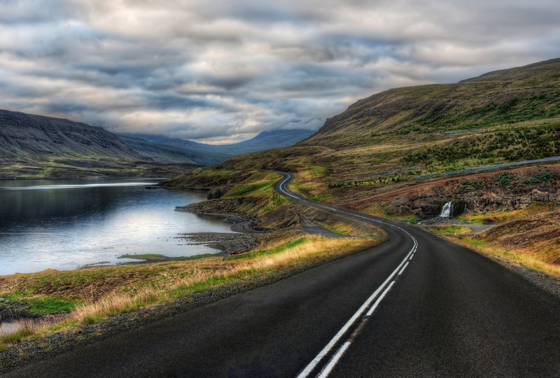iceland The Curvy Twisty Iceland Road along the Lake-L