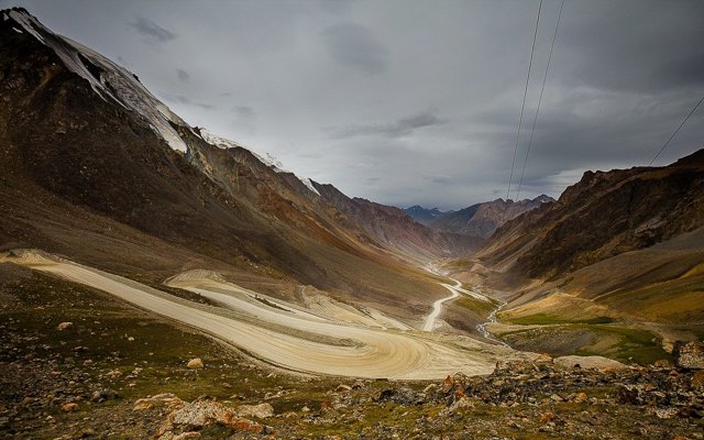 kirghizistan-trajet_planet-ride-voyage-4x4-kirghizistan-route-terre-piste-pierre-montagne