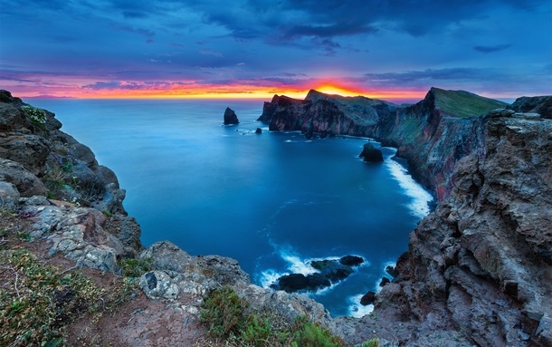 madere colorful-sunset-at-a-cliff-at-canial-madeira-island-madrid-portugal-by-miguel-nbrega-36675