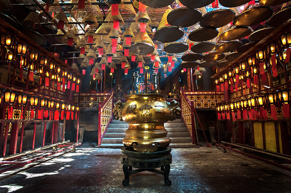 man-mo-temple-interior-hong-kong