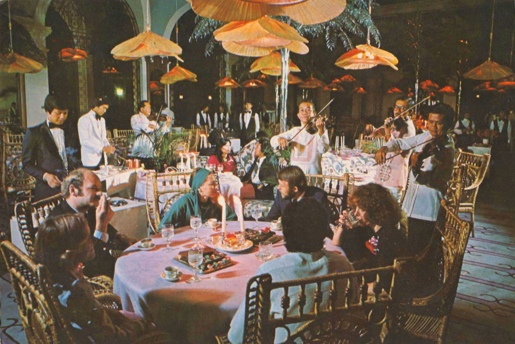 Photo d'archive : The Champagne Room, The Manila Hotel.