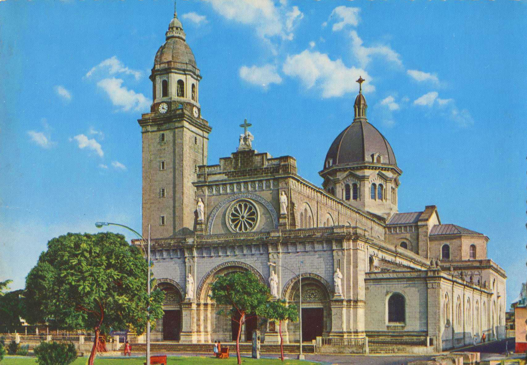 Photo d'archive : Cathédrale de Manille, National Book Store, Manila.