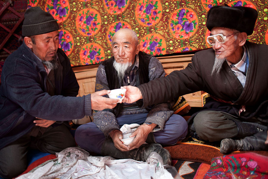 Front – Tajik government: you’re too old for us. (Photo: EurasiaNet) Story Page – Tajik government: you’re too old for us. (Photo: EurasiaNet) Popup – Several aksakals, or gray beards, share tea in a yurt in rural Tajikistan, where the government may decide to fire all men and women above pension age (63 and 58 respectively), ostensibly to "attract young specialists" into government service. The decree is being criticized that it could lead the country into an intellectual dark age. (Photo: EurasiaNet)