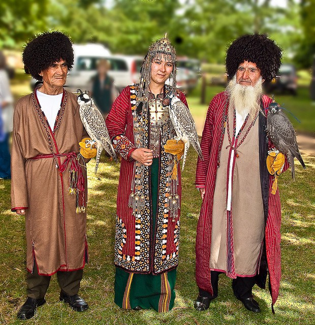 falconers_turkeministan_traditional_dress_Anguskirk
