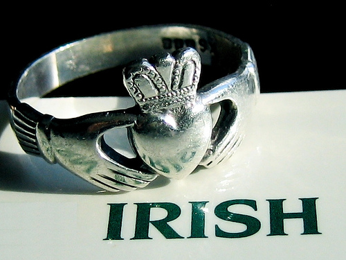 irlande-claddagh-bague-symbole-irlande-anneau-tourisme-bijou