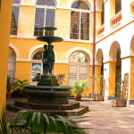 Cour à la mairie de St Denis