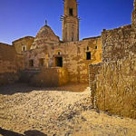 Vieux village d'al Qasr avec son minaret de l'époque ayyoubide