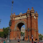 L'Arc de triomphe a été construit par l'architecte Josep Vilaseca i Casanovas, en tant que porte principale de l'Exposition universelle de 1888 situé dans le parc de la Ciutadella.