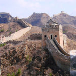 Mutianyu est une section de la Grande Muraille de Chine localisée dans le district de Huairou, à 70km au nord-ouest de Pékin. La section de Mutianyu est reliée à Jiankou à l'ouest et Lianhuachi et Jinshanling à l'est