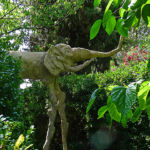Sculpture de l'éléphant dans le jardin