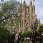 La Sagrada Familia est l'une des oeuvres les plus connues de Antoni Gaudí dans Barcelone. C'est une Basilique gigantesque