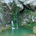 Cascade la santa cueva Covadonga