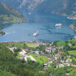 Geiranger, et son fjord, est dépendant de la municipalité de Stranda au sud du comté de Møre og Romsdal en Norvège. C'est une branche d'une quinzaine de kilomètres du Storfjord.