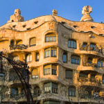 La Casa Mila, populairement connue comme «La Pedrera», est un bâtiment unique, construit entre 1906 et 1912 par l'architecte Antoni Gaudí (1852-1926) et patrimoine mondiale de l'UNESCO depuis 1984.