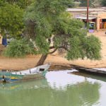 Paisible village au bord de l'eau